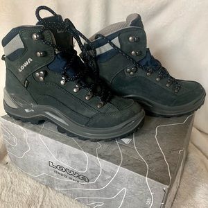 Lowa Renegade GTX Ladies Hiking Trail Shoe Boots, navy/grey, size 8.5, Like New